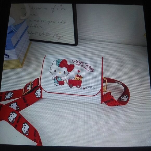 💲4⃣▶▶Hello Kitty White and Red Crossbody Bag - Picture 2 of 2